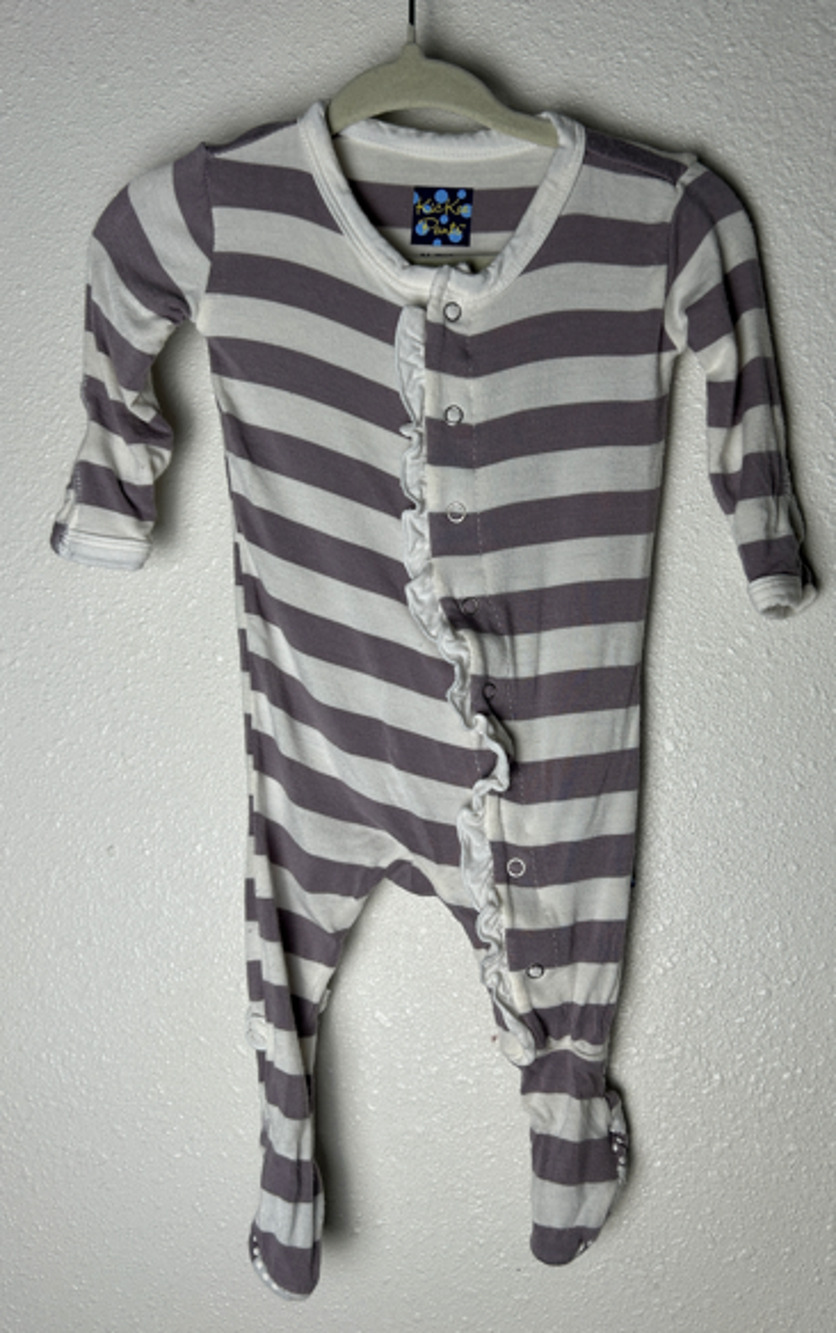 Kickee Pants Gray & White Stripe Basic Footie Pajamas w/ Ruffles Size 0-3 Mos
